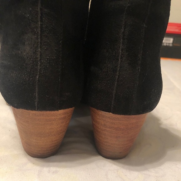 ✨✨Torrid Black Suede V Cut Boots 8 1/2 W ✨✨ - Picture 4 of 5